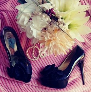 Carlos Santana Patent leather Open-Toe Pumps